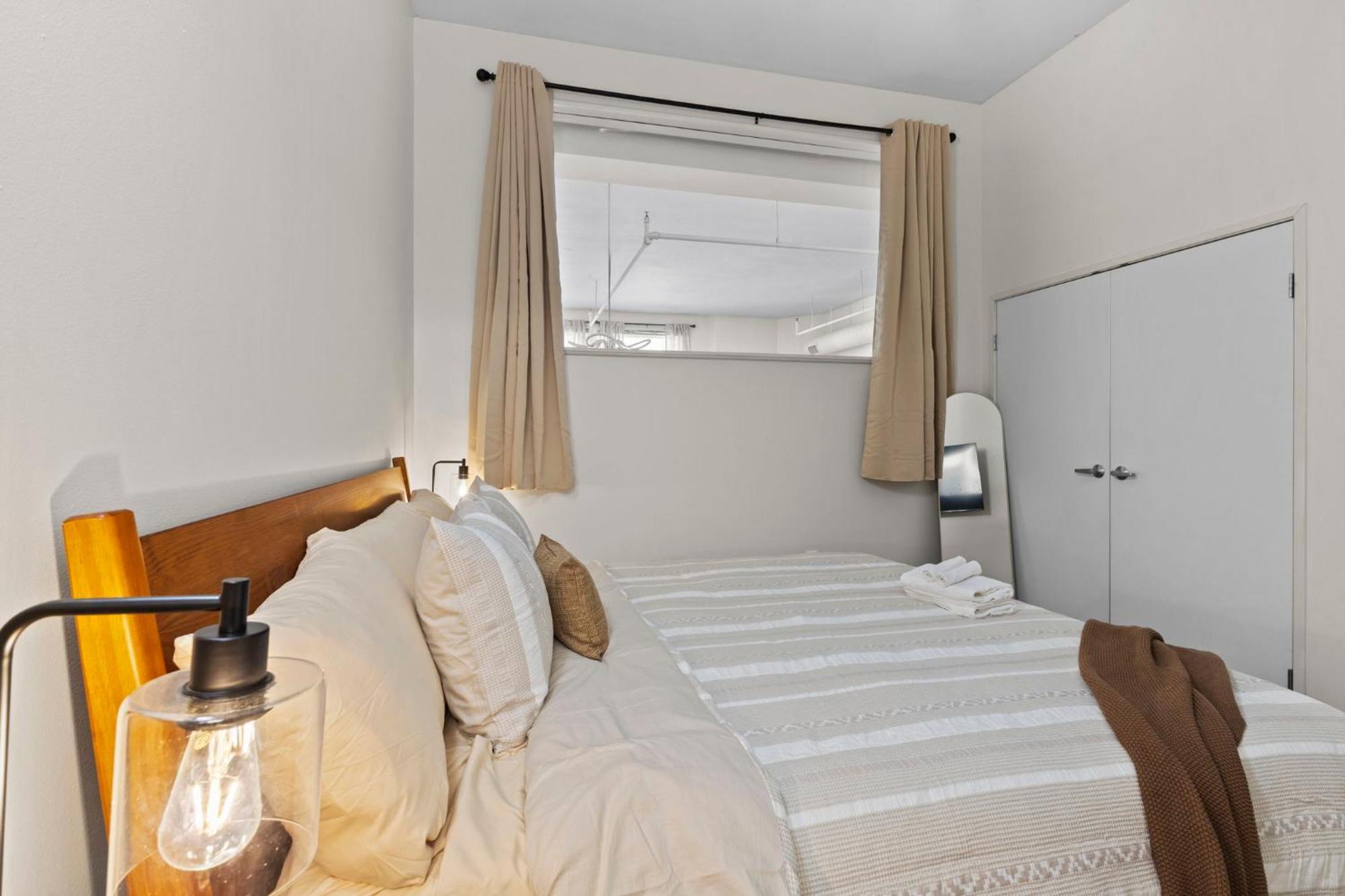 Indy Urban Stay - Skywalk - Sleeps 8 - Downtown - Stadium Indianapolis Exteriör bild